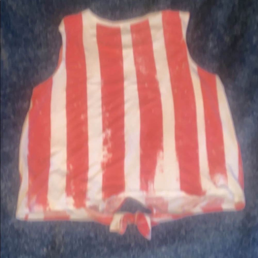 This is a cropped printed t-shirt